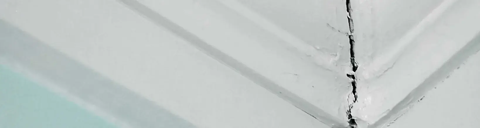 Vertical Cracks in Walls